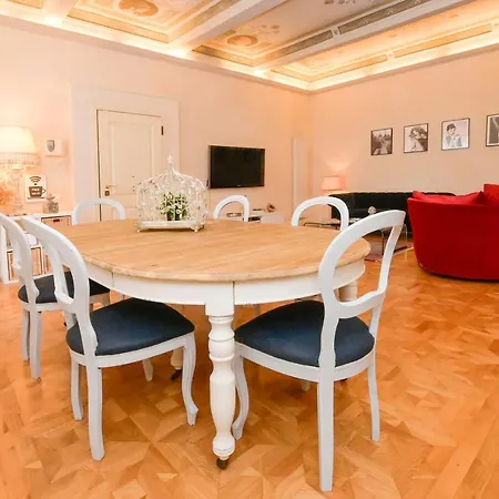 La Casa Di Monic Apartment *